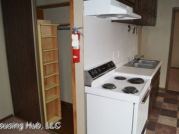 3rd image of 92 Arlington Ave W