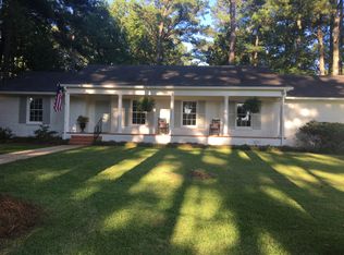 1112 Robinhood Rd, Starkville, MS 39759