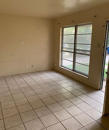 2nd image of 210 Tidewind St