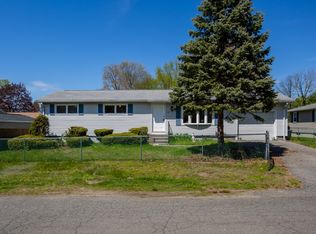 26 Holland St, Chicopee, MA 01020