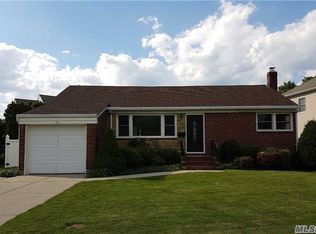 46 Lewis Ln, Syosset, NY 11791