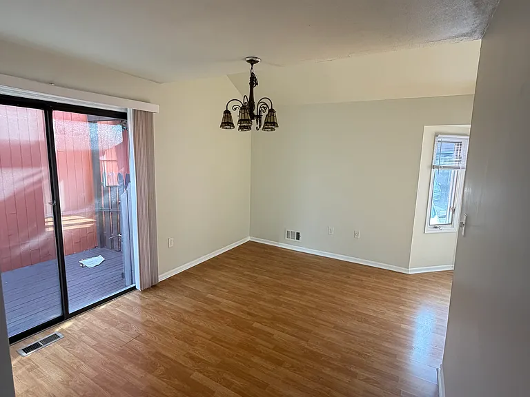 85 Riverbend Dr — Photo 1
