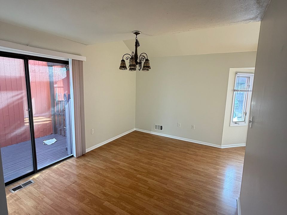 1st image of 85 Riverbend Dr