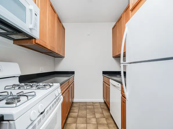 80 Bay Street Landing image 14 of 31