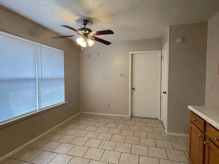 2126 Collingsfield Dr — Photo 14