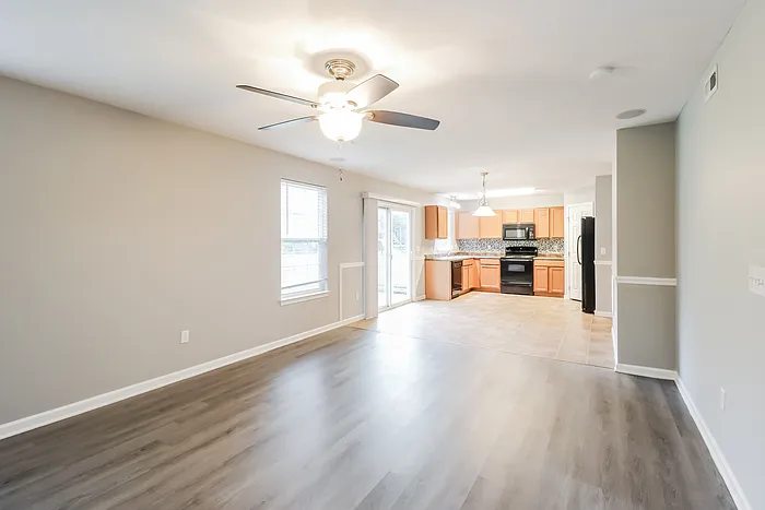 3 bed, 2.5 bath, 1720 sqft, $2,045 — Photo 4