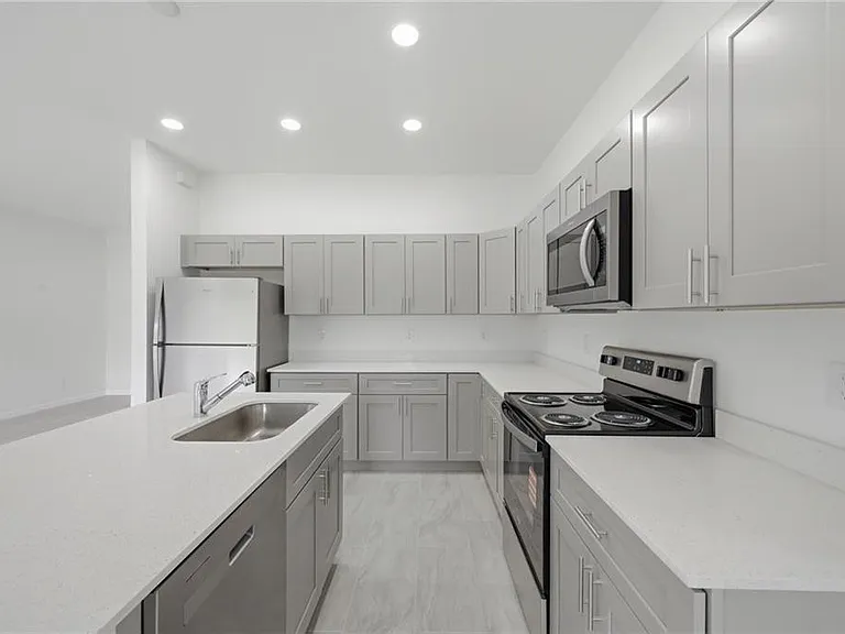 1018 Kent St E — Photo 8