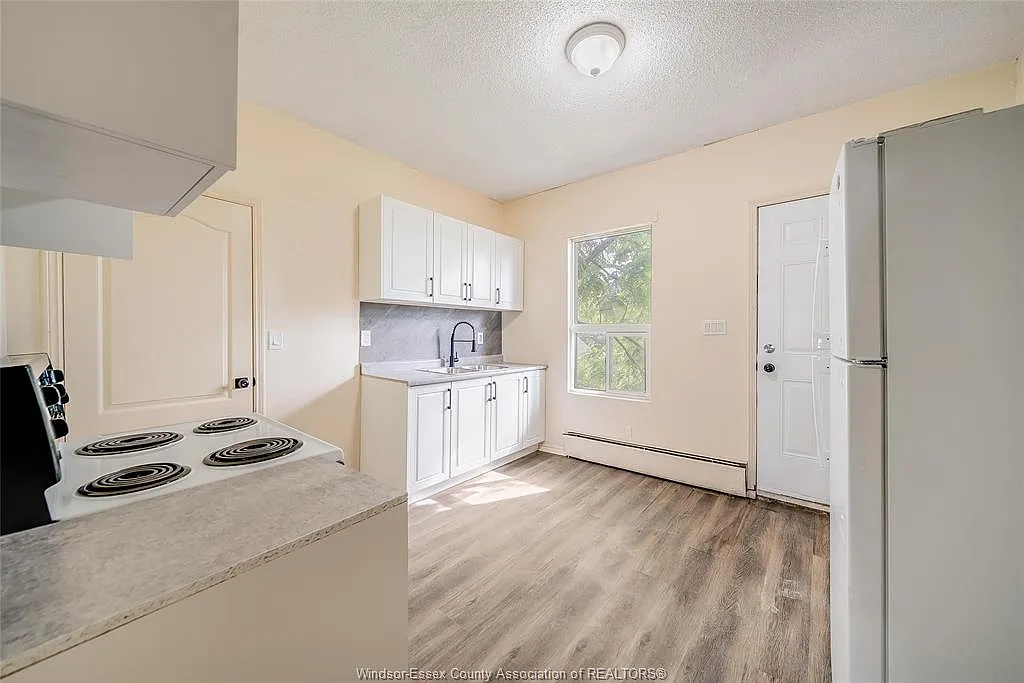3 bed, $1,760 — Photo 2