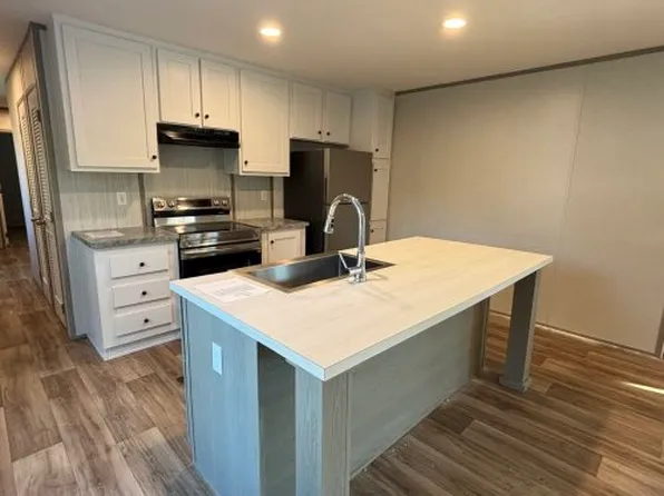 27 Crestwood Dr #53, Middletown, IN 47356