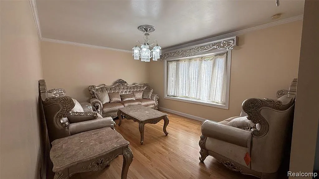 3 bed, 1.5 bath, 2286 sqft, $2,400 — Photo 4