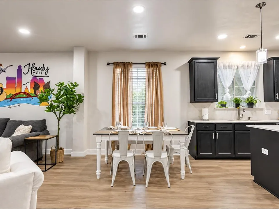 1124 Disraeli Cir