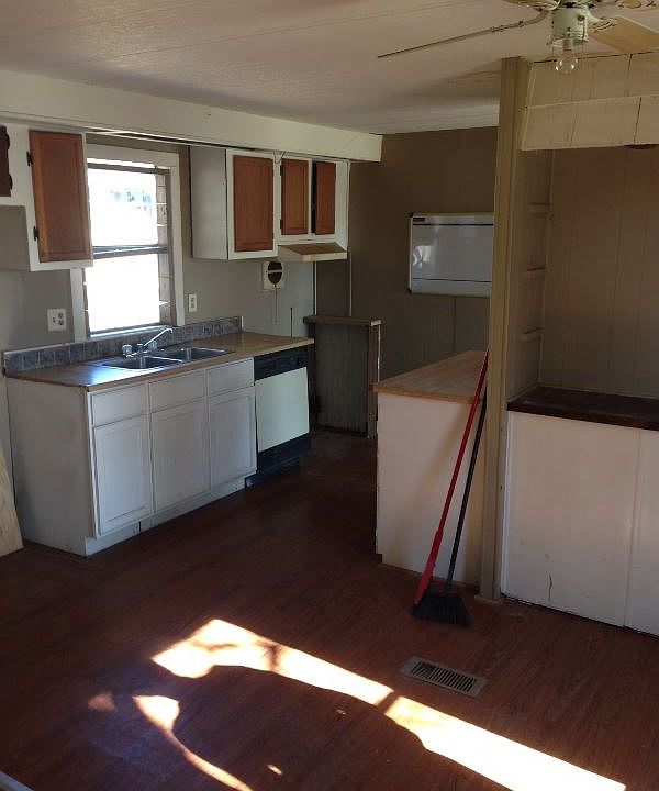 2nd image of 438 Daybreak St