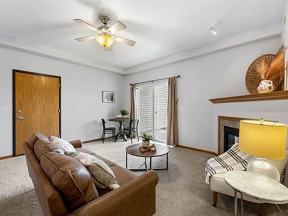 3rd image of 460 Bradley Pl Unit 3