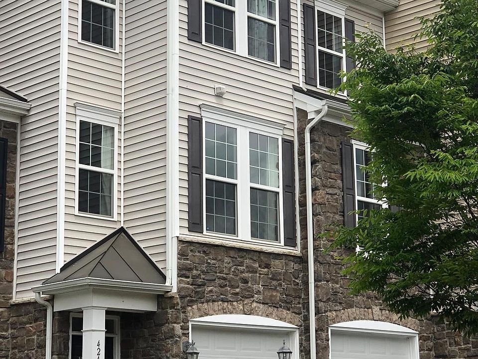 1st image of 42452 Great Heron Sq