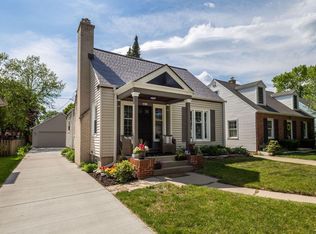 4859 N Idlewild Ave, Whitefish Bay, WI 53217