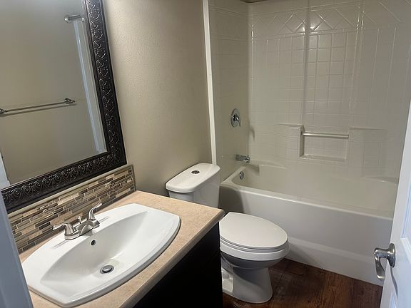 2nd image of 209 E Park Ave #B