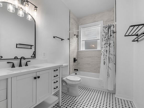 3rd image of 409 W Gaulbert Ave