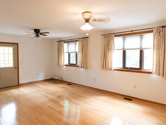 In-Law Family Room w Balcony