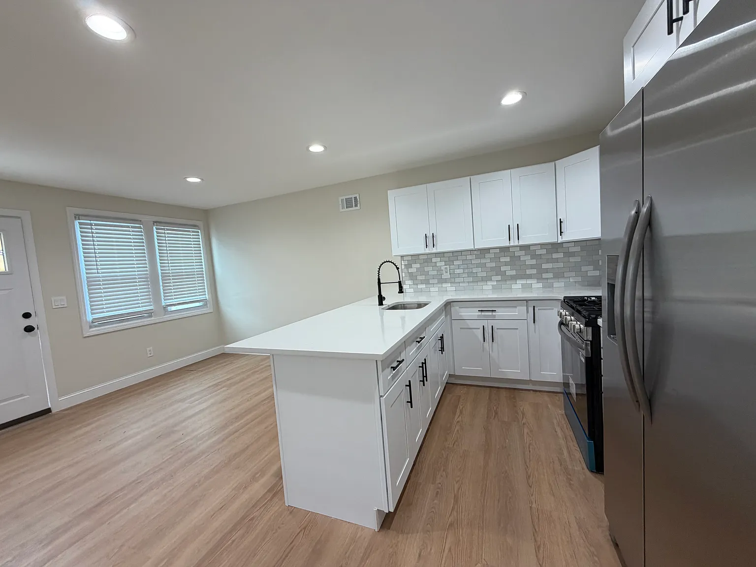 2 bed, 560 sqft, $2,950 — Photo 2