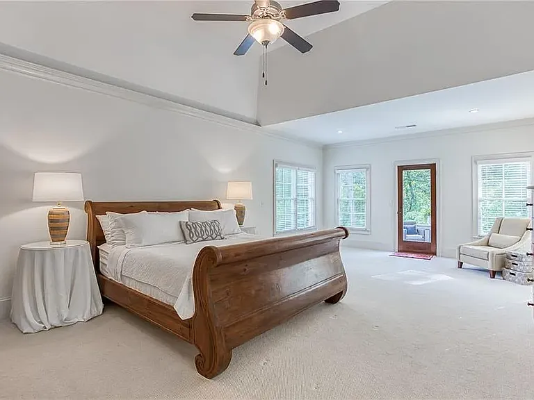 2115 Howell Mill Rd NW — Photo 31