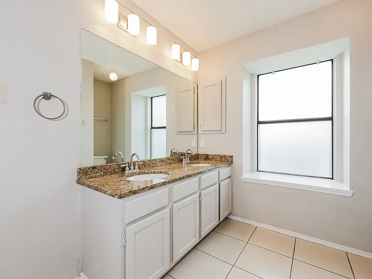 6423 Woodstream Trl — Photo 11