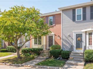 5274 Meredith Dr, Des Moines, IA 50310