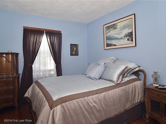 4th image of 49 Wellesley Ave