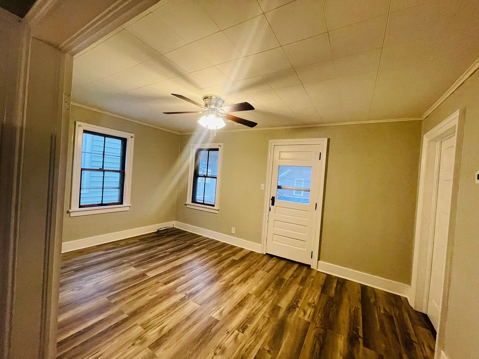 3 bed, $1,400 — Photo 4