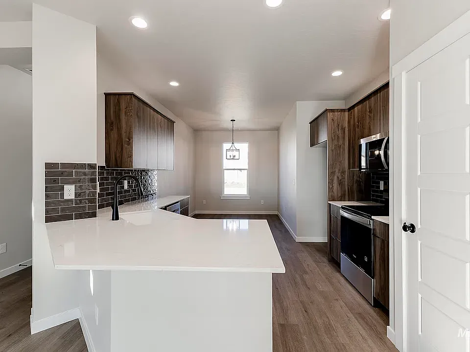 3 bed, 1445 sqft, $2,495 — Photo 3
