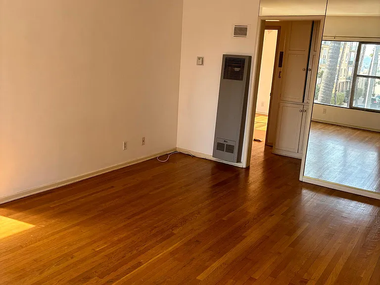 1015 E Ocean Blvd #17 — Photo 3