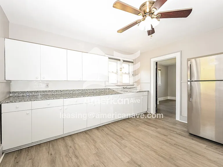 1394172_006_kitchen_8.jpg