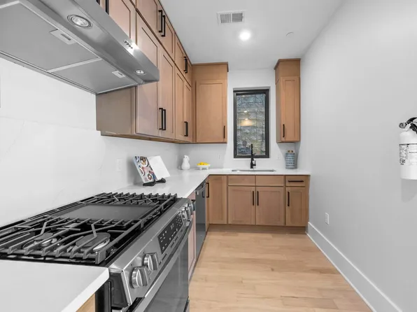 124 Glenwood Avenue image 6 of 35