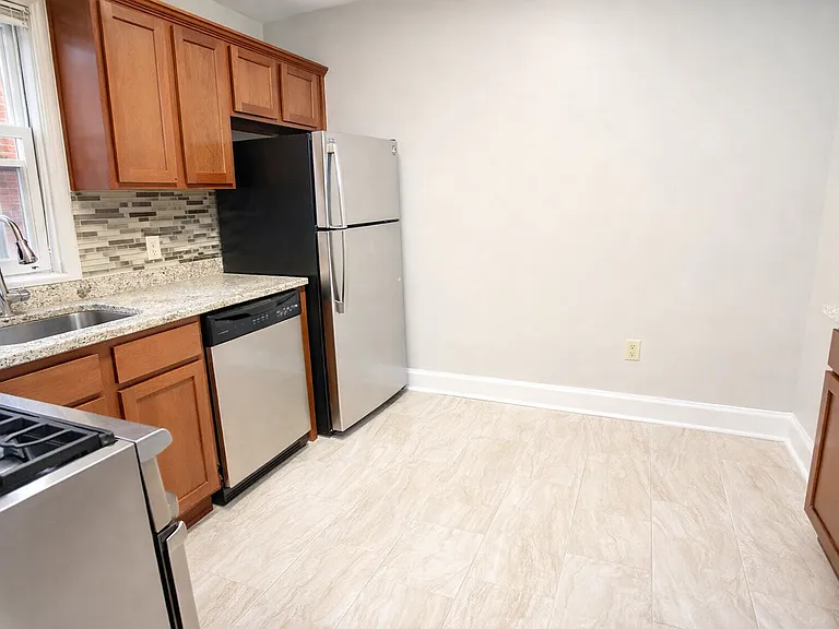 1454 Barnsdale St — Photo 5