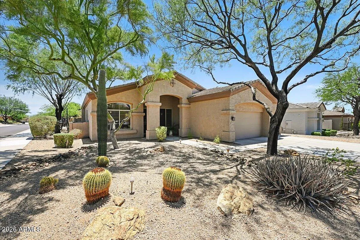 4 bed, 2.0 bath, 2203 sqft, $4,200 — Photo 2