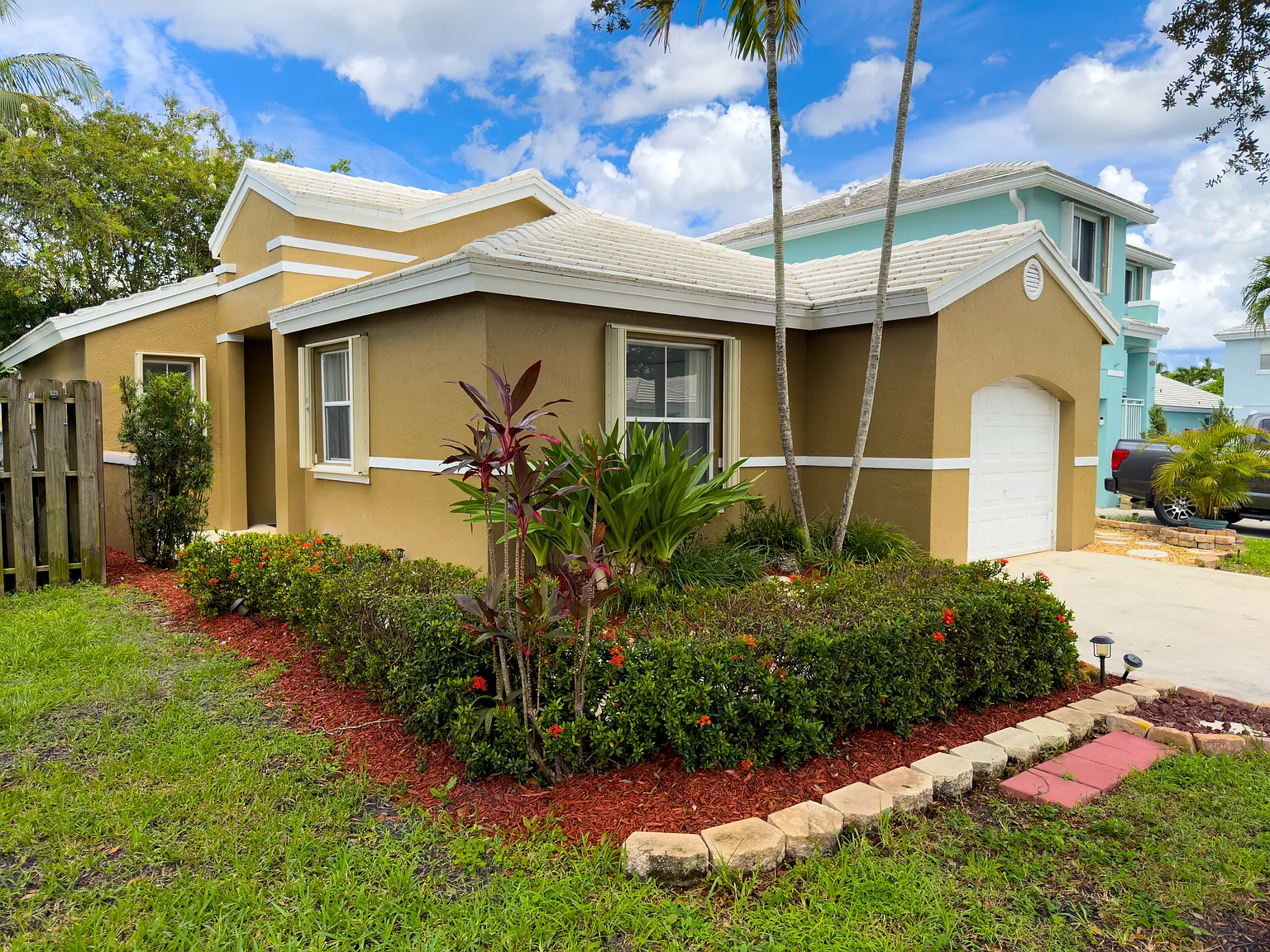 3 bed, 1200 sqft, $3,300 — Photo 1