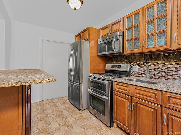 5th image of 937 Rogers Pl