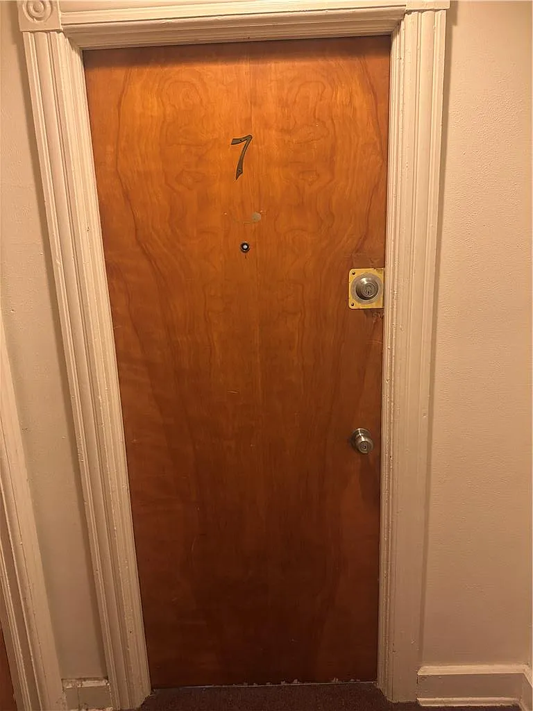 1 bed, 1.0 bath, 700 sqft, $1,249 — Photo 2