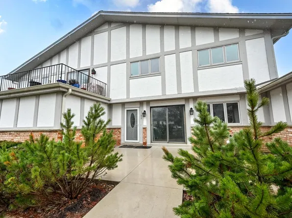 17677 Nassau DRIVE, Brookfield, WI 53045