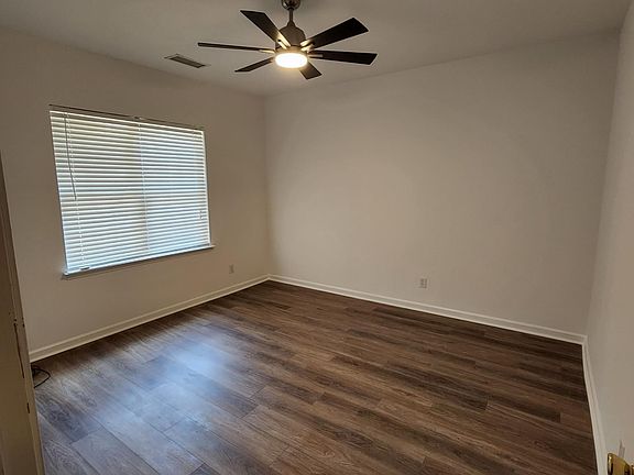 Office or 3rd bedroom (no closet)