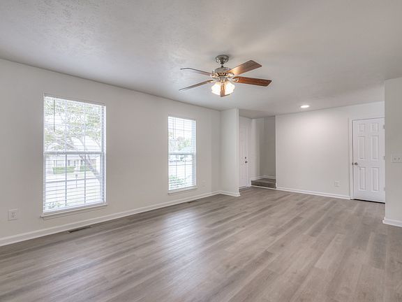 4th image of 302 Holland Ridge Dr