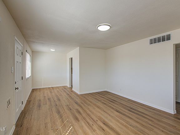 5th image of 680 W RAYMOND Street