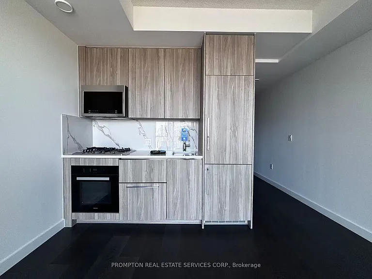 75 Billes Hts #1810 — Photo 2