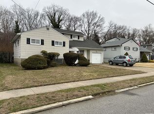 1368 Lakeshore Dr, Massapequa Park, NY 11762