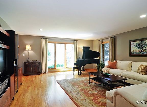 3rd image of 1071 S Windhill Dr