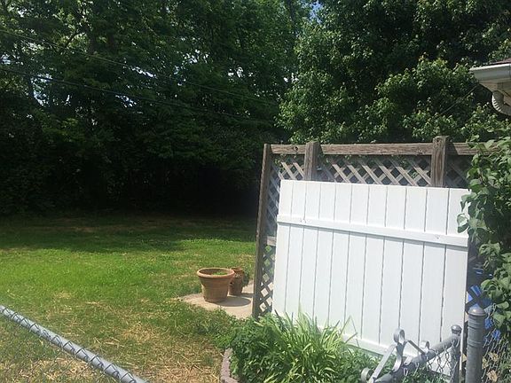 2nd image of 205 Wildwood Ln