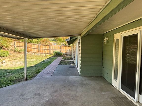 5th image of 730 NE Pioneer Way