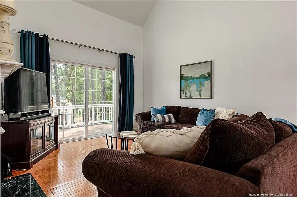 4 bed, 2180 sqft, $2,550 — Photo 4