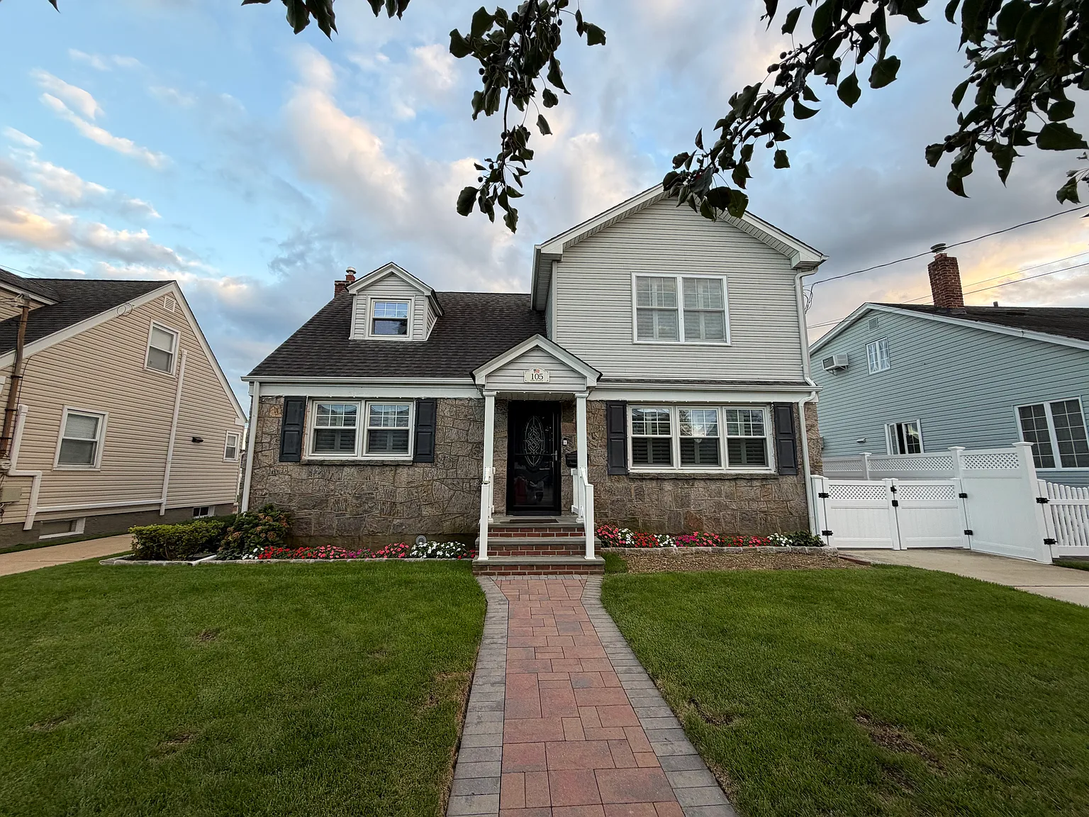 2 bed, 650 sqft, $2,300 — Photo 3