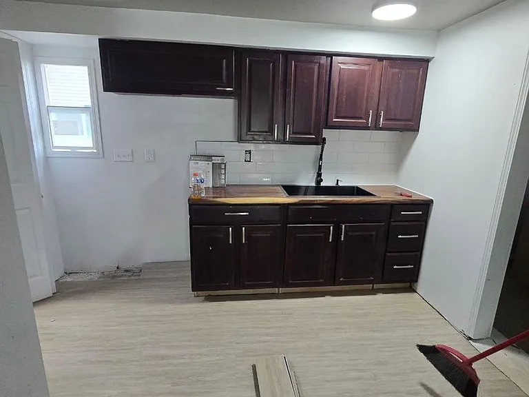 716 Dakota Ave — Photo 2