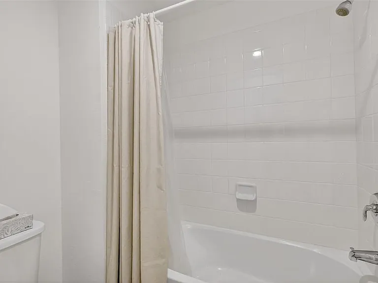 6070 Sierra Crown St — Photo 32